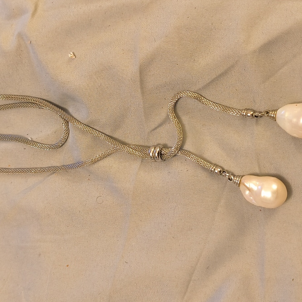 Potato pearl and silver tone mesh chain necklace.